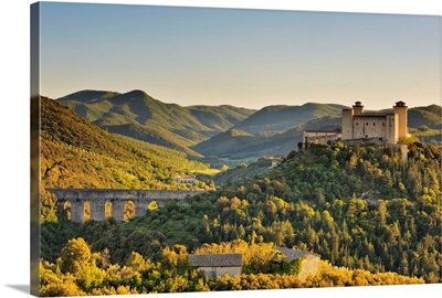Italy, Umbria, Perugia district, Spoleto, Rocca Albornoz and Ponte delle Torri