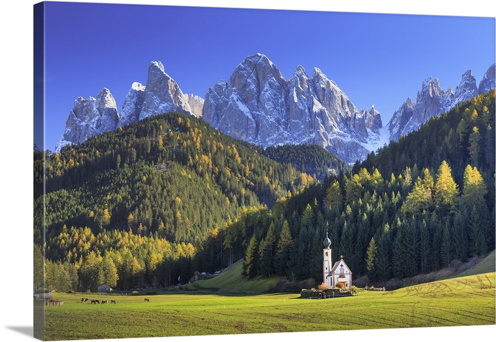 Italy, Trentino Alto Adige, South Tyrol Region, Val di Funes, Ranui Church with Puez Odle Dolomites Group (Puez Geisler) i...