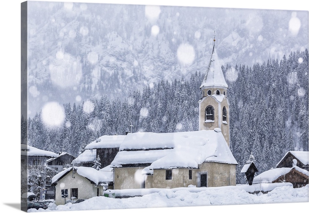 Italy, Veneto, Dolomites, Winter in Sappada