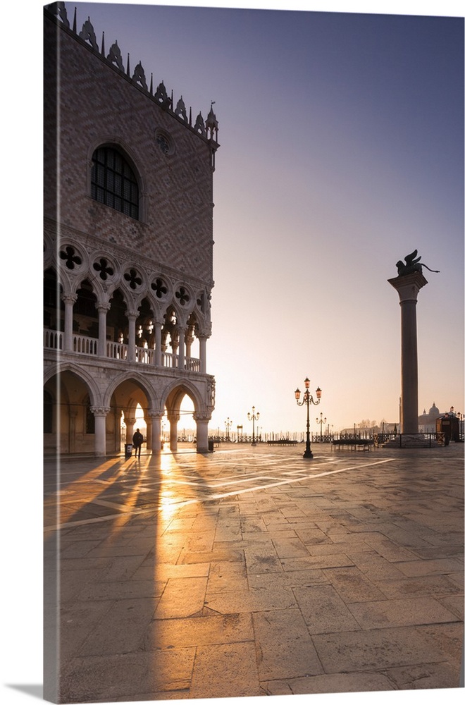 Italy, Venice. Doges palace and piazzetta San Marco at sunrise