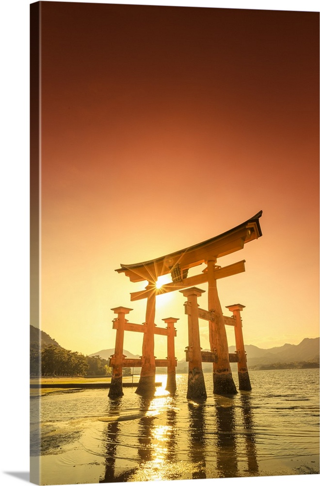 Japan, Hiroshima, Miyajima Island, the Red Torii Gate of Itsukushima-jinja Shinto Shrine.