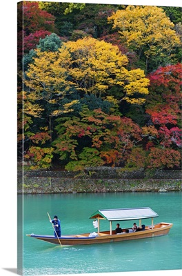 Japan, Honshu, Kyoto, Arashiyama, autumn colours on Kiyotaki river