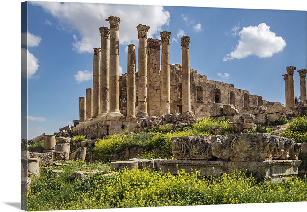 Jordan, Jerash. The ruins of the Great Temple of Zeus in the ancient Roman city of Jerash. .
