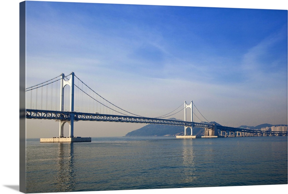 Korea, Gyeongsangnam-do, Busan,  Gwangan - Gwangalli beach, Gwangan Bridge also know as Diamond Bridge