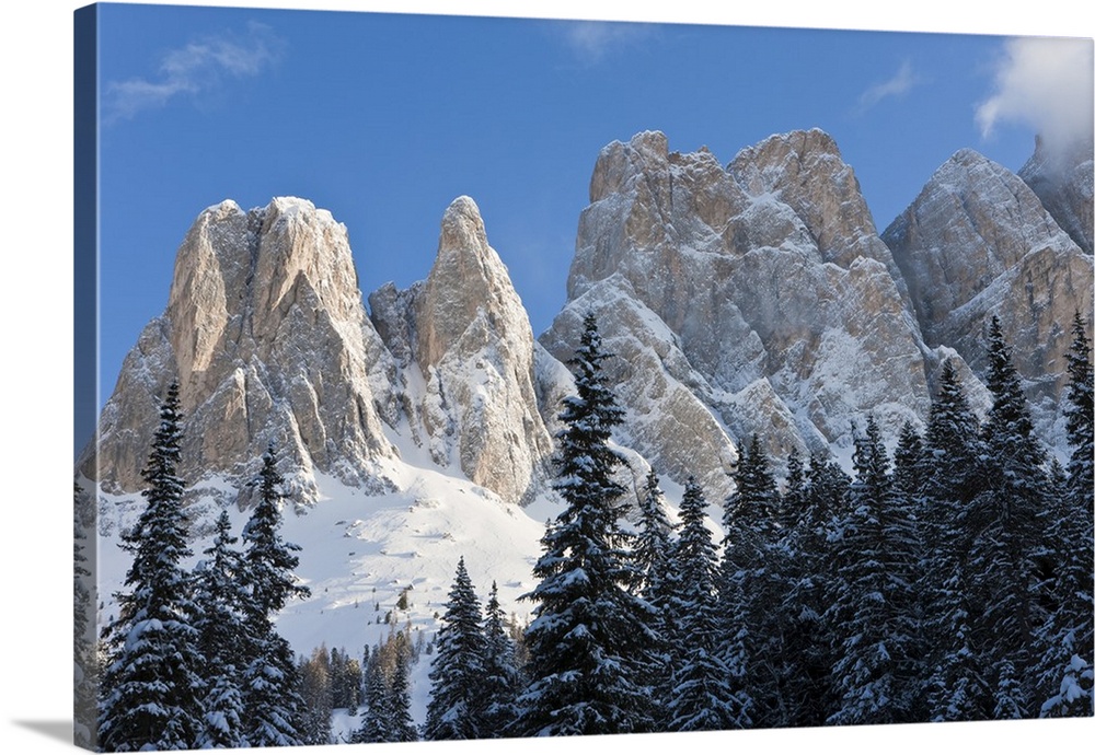 Winter landscape, Le Odle Group / Geisler Spitzen (3060m), Val di Funes, Italian Dolomites mountains, Trentino-Alto Adige,...
