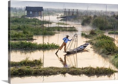 Leg-rowing fisherman of Inle Lake, Shan State, Myanmar
