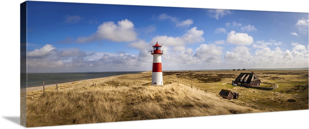 List-Ost lighthouse on the Ellenbogen Peninsula, Sylt, Schleswig-Holstein, Germany.