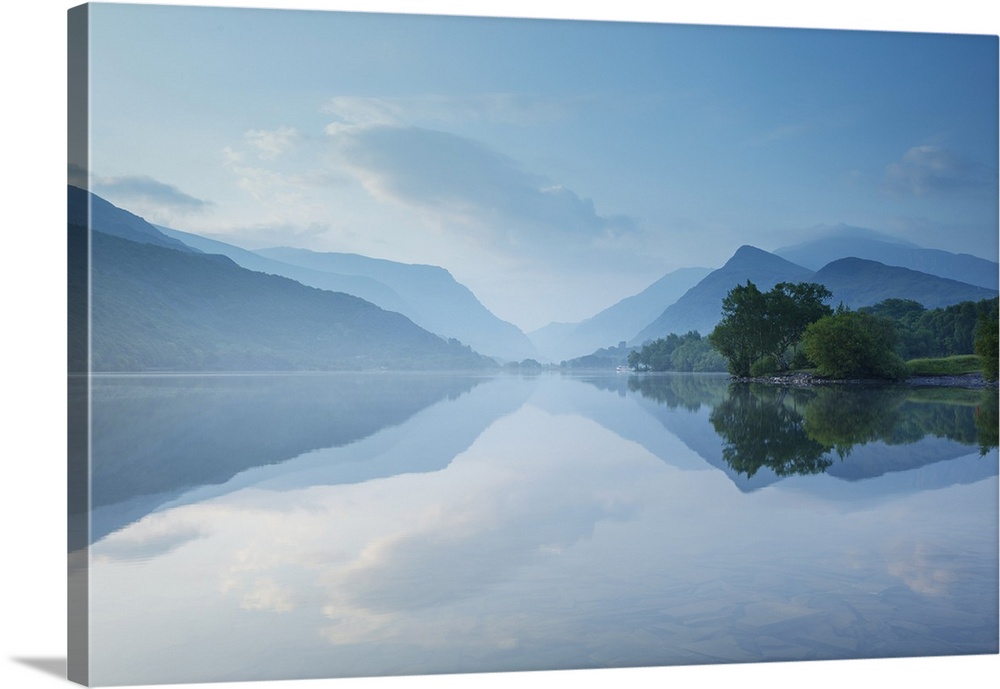 Llyn Padarn, Llanberis, Snowdonia National Park, North Wales, UK