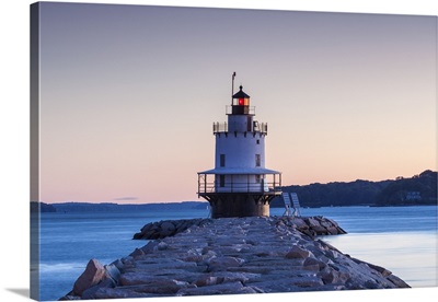 Maine, Portland, Spring Point Ledge Lighthouse, dawn
