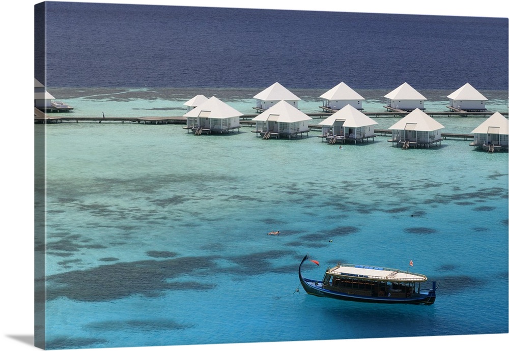 Maldives, South Ari Atoll, Athuruga Island, Diamonds Athuruga Resort.