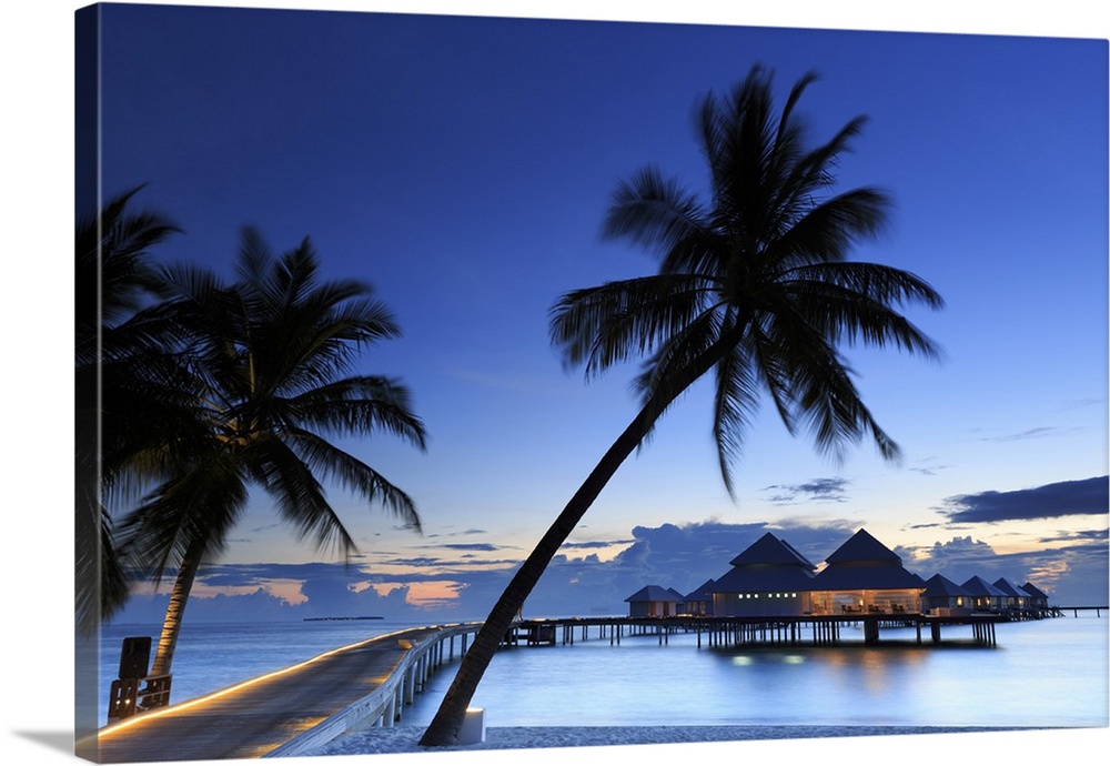 Maldives, South Ari Atoll, Thudufushi Island, Diamonds Thudufushi Resort.
