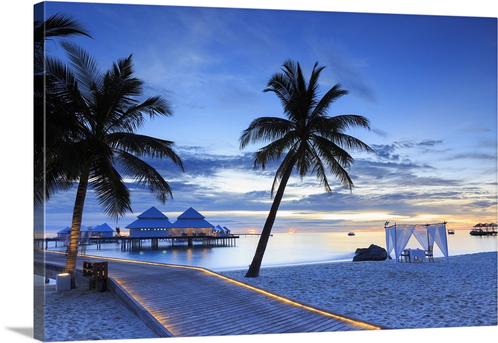 Maldives, South Ari Atoll, Thudufushi Island, Diamonds Thudufushi Resort.