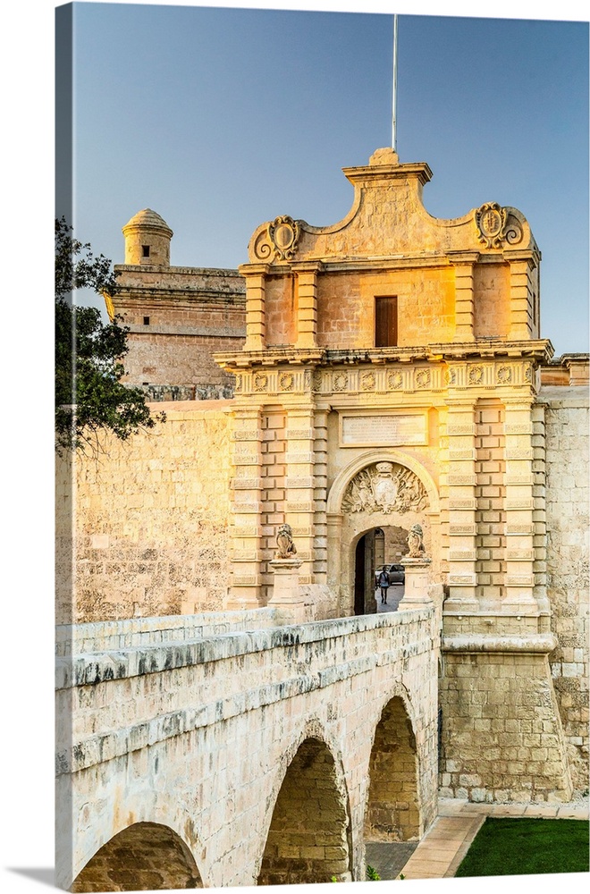 Malta, malta, mdina (rabat) old walled town, mdina gate.