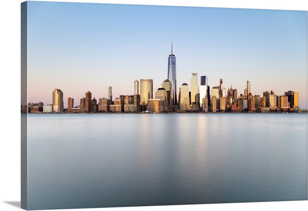 Manhattan and the One World Trade Centre, from Exchange Place, Jersey City, New Jersey, USA