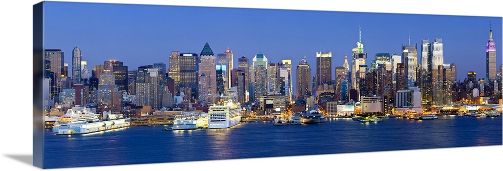 Manhattan, view of Midtown Manhattan across the Hudson River, New York, United States of America