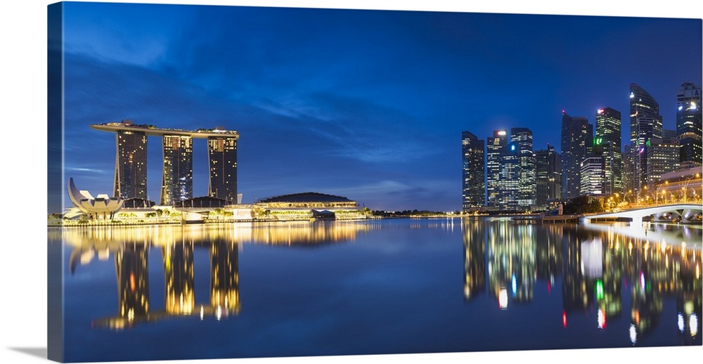 Marina Bay Sands Hotel and skyline, Marina Bay, Singapore.