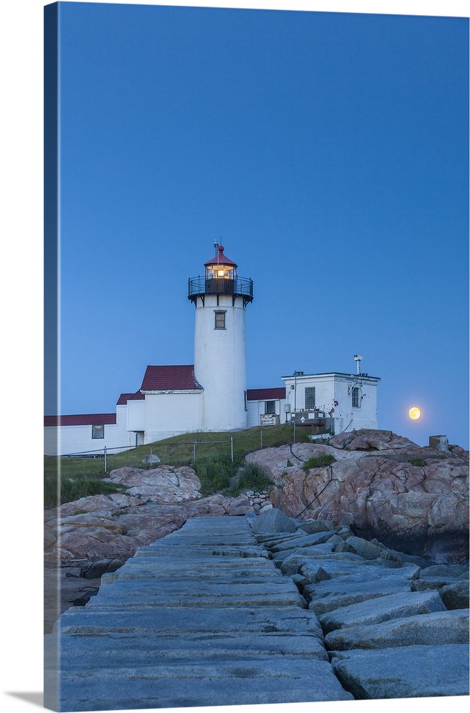 USA, Massachusetts, Cape Ann, Gloucester, Eastern Point LIghthouse with moonrise.