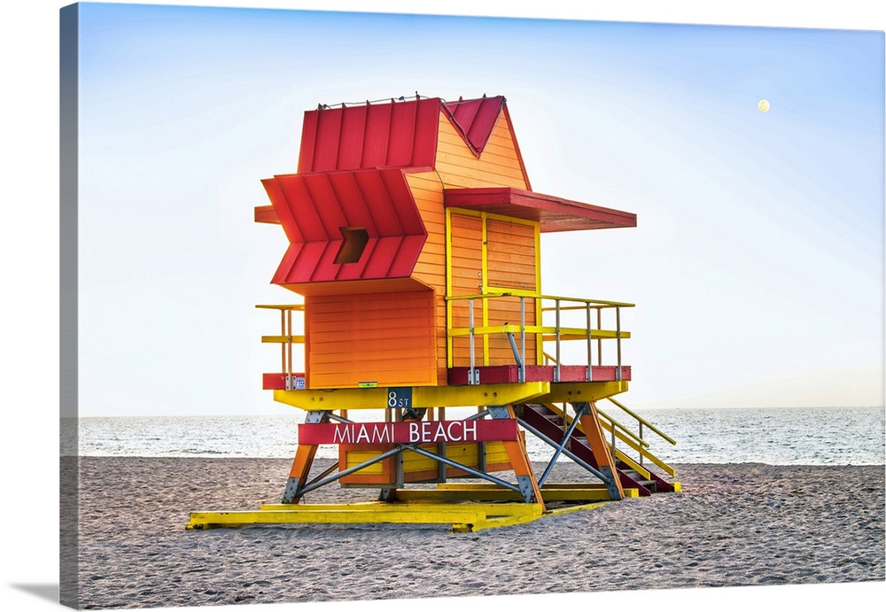 USA, Miami Beach, Florida, South Beach, Lifeguard Tower, Sunrise