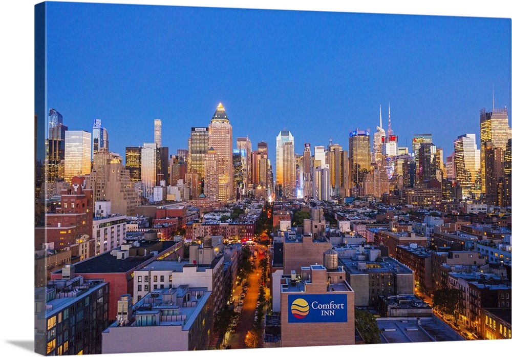 View of Midtown Manhattan from the press lounge rooftop bar, New York, USA.