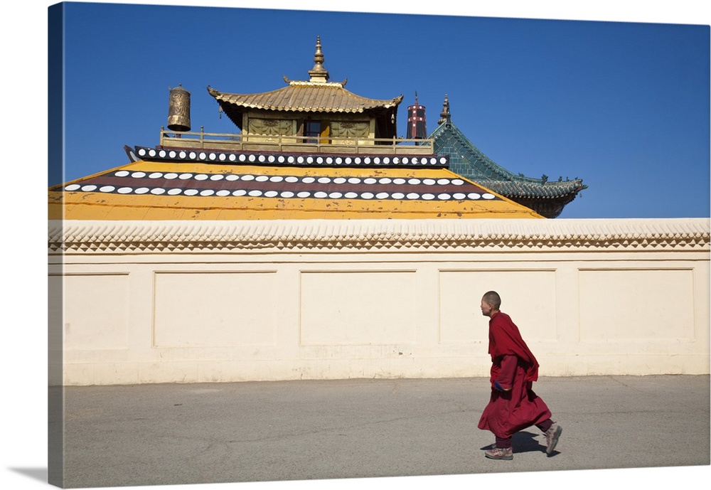 MONGOLIA, Ulaanbaatar, Monk at Gandan  (Gandantegchenling) Monastery,