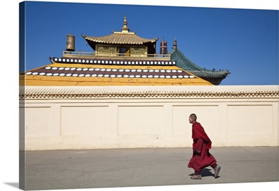 Mongolia, Ulaanbaatar, Monk at Gandan Monastery