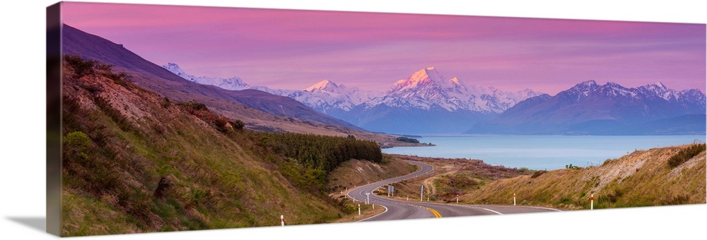 Mount Cook (Aoraki) illuminated at sunset, Lake Pukaki, Mackenzie Country, Canterbury, South Island, New Zealand