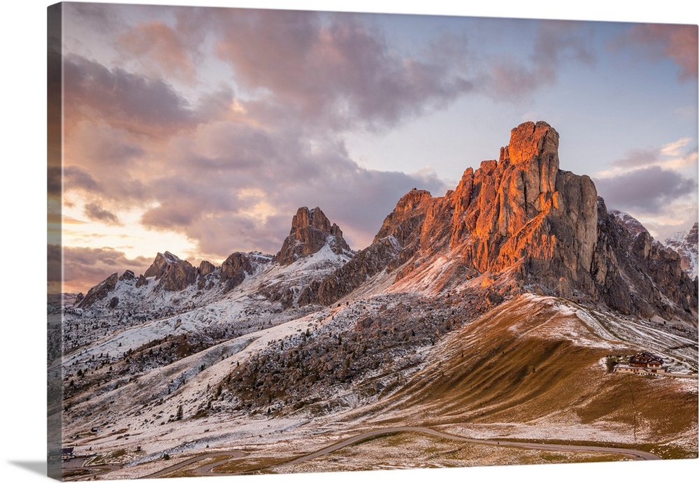 Mount Ra Gusela at sunset, Giau pass, Colle Santa Lucia, Belluno district, Veneto, Italy.