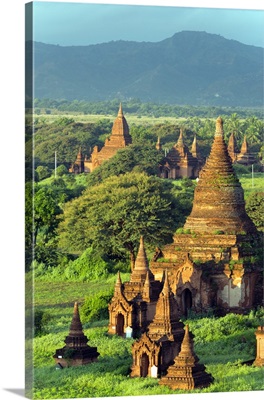 Myanmar, Bagan, temples on Bagan plain