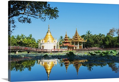 Myanmar, Bago, lakeside pagodas
