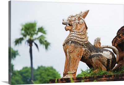 Myanmar, Mandalay, Inwa, lion statue