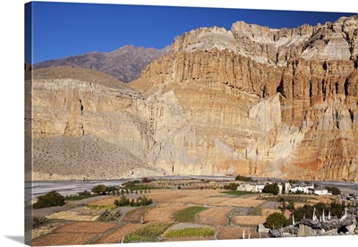 Nepal, Mustang, Chusang, The small village of Chusang, deep in the Kali Gandaki gorge