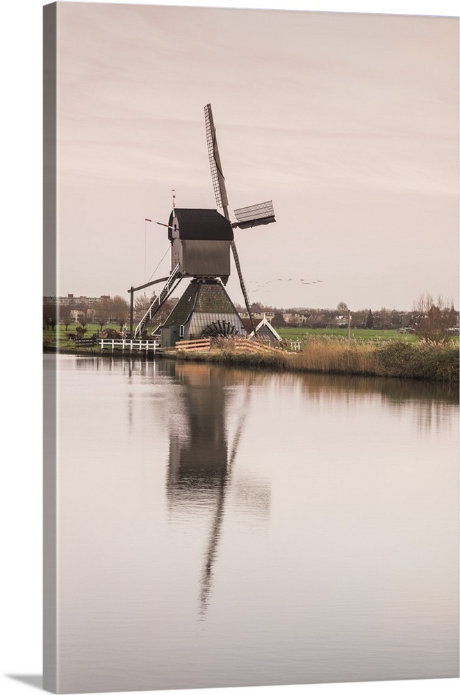 Netherlands, Kinderdijk, Traditional Dutch windmills, dusk.