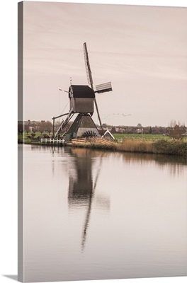 Netherlands, Kinderdijk, Traditional Dutch windmills, dusk