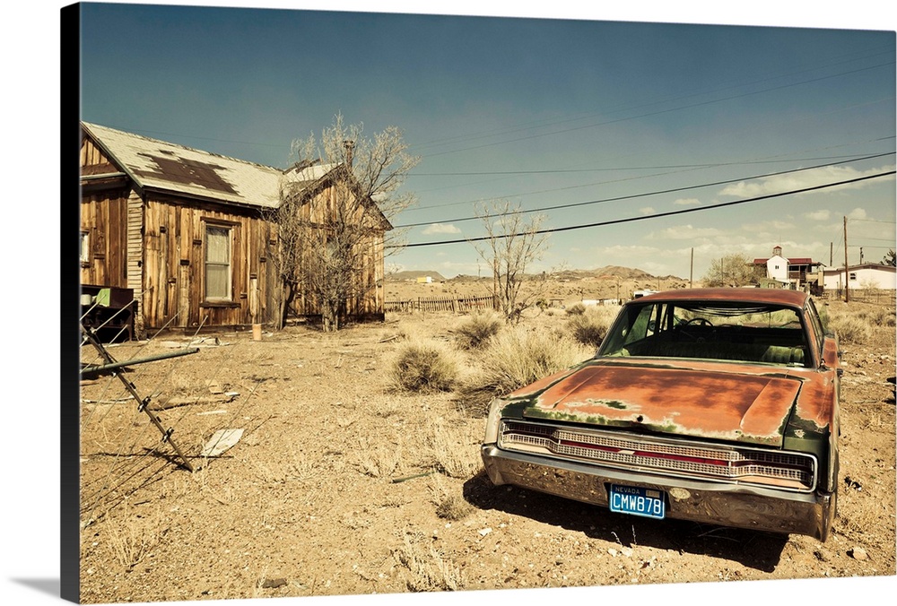 USA, Nevada, Great Basin, Goldfield, abandoned house and car