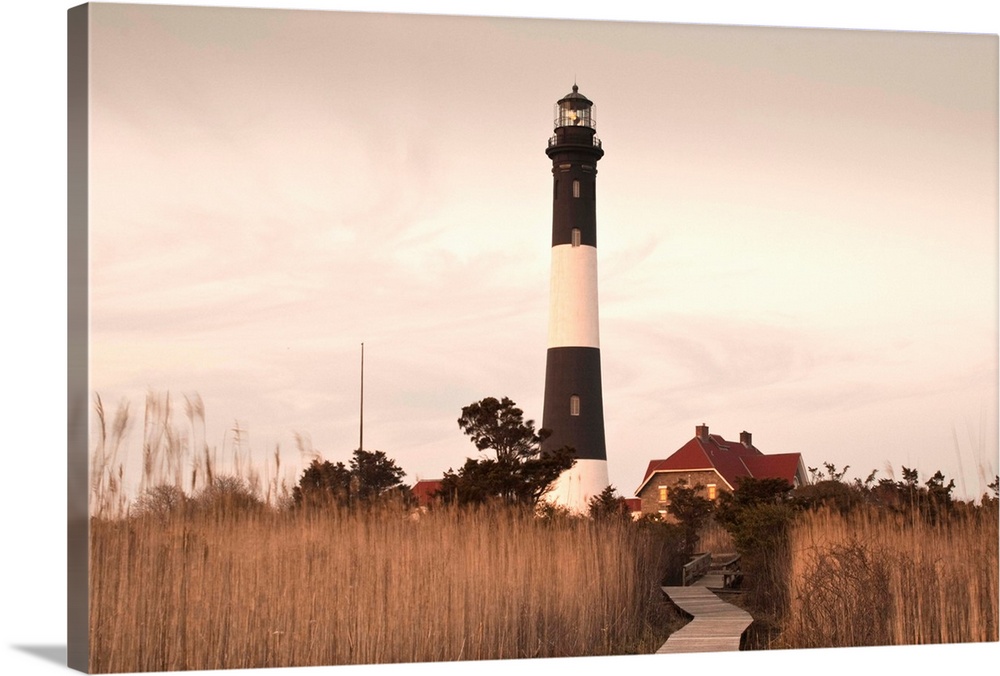 USA, New York, Long Island, Fire Island, Robert Moses State Park, Fire Island Lighthouse, sunset