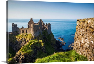 Northern Ireland, County Antrim, Bushmills, Dunluce Castle ruins