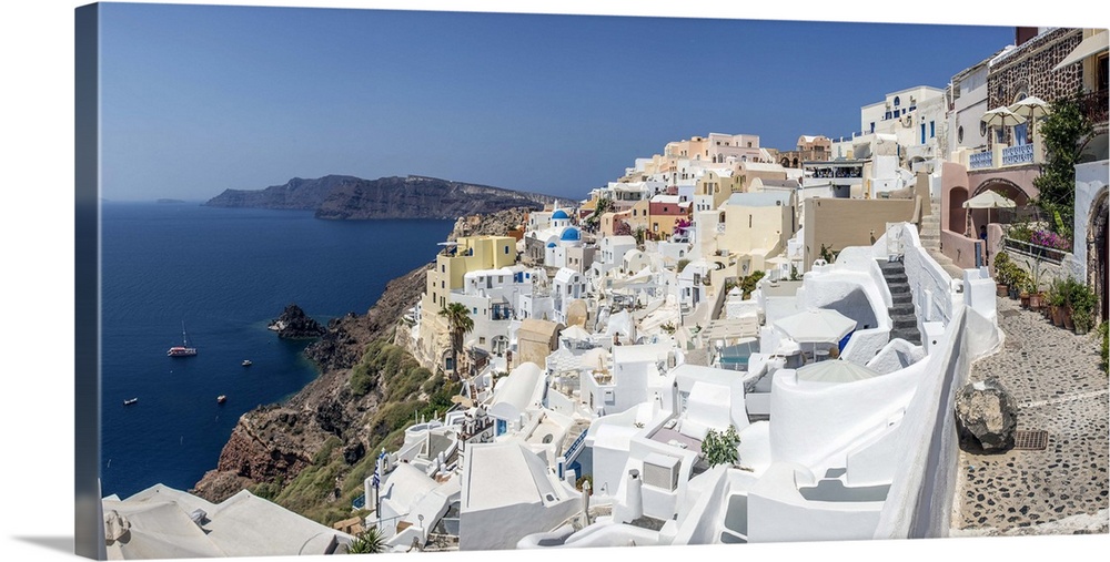 Oia, Santorini (Thira), Cyclades Islands, Greece.