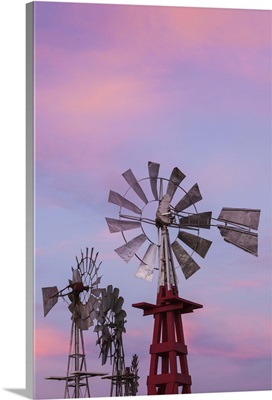 Oklahoma, Elk City, vintage farm windmills