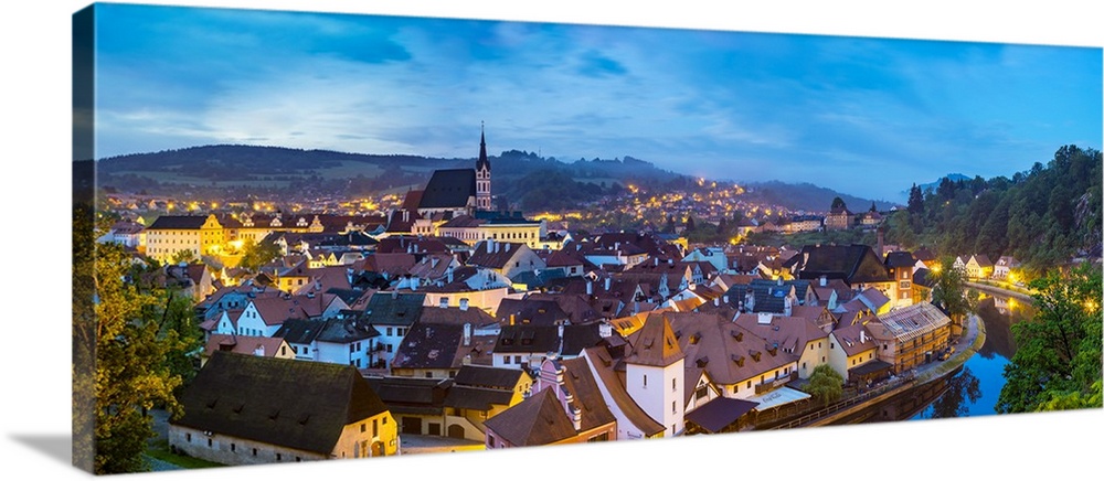 Czech Republic, South Bohemian Region, Cesky Krumlov. Old town on a bend in the Vlatava River at dawn.