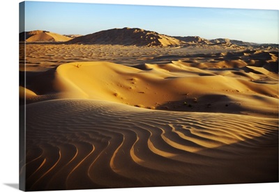 Oman, The martian-like landscape of the Empty Quarter dunes, Evening light