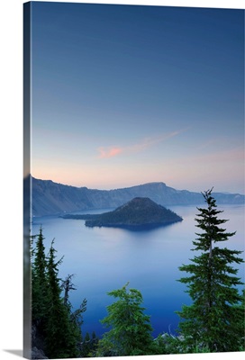 Oregon, Crater Lake National Park, Crater Lake and Wizard Island