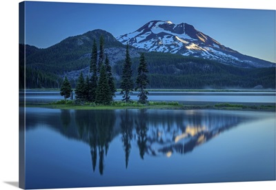 Oregon, Pacific Northwest, Central, Cascades, Sparks Lake with South Sister volcano