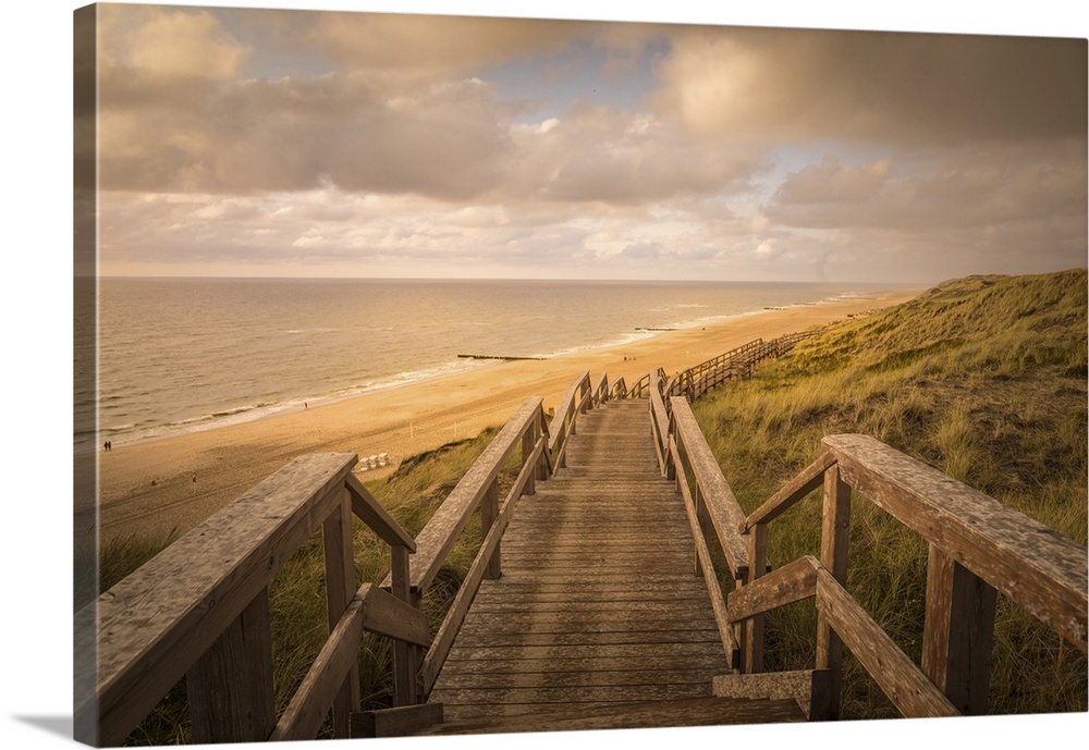 Path through the dunes and beach of Wenningstedt, Sylt, Schleswig-Holstein, Germany.