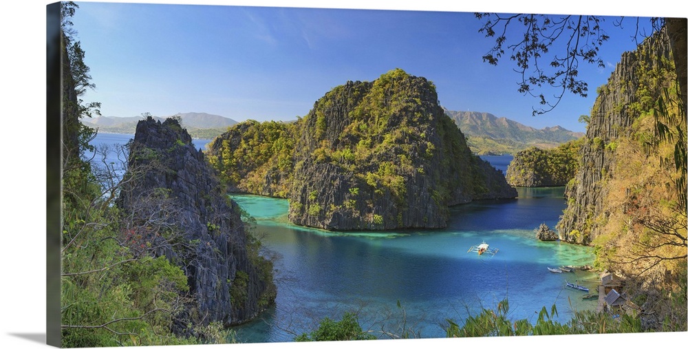 Philippines, Palawan, Coron Island, Kayangan Lake, elevated view from one of the limestone cliffs