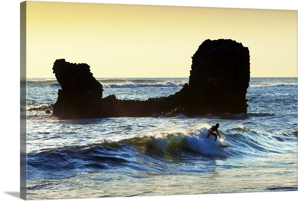 Playa El Tunco, El Salvador, Pacific Ocean Beach, Popular With Surfers, Great Waves, Named After The Rock Formation, Tunco...
