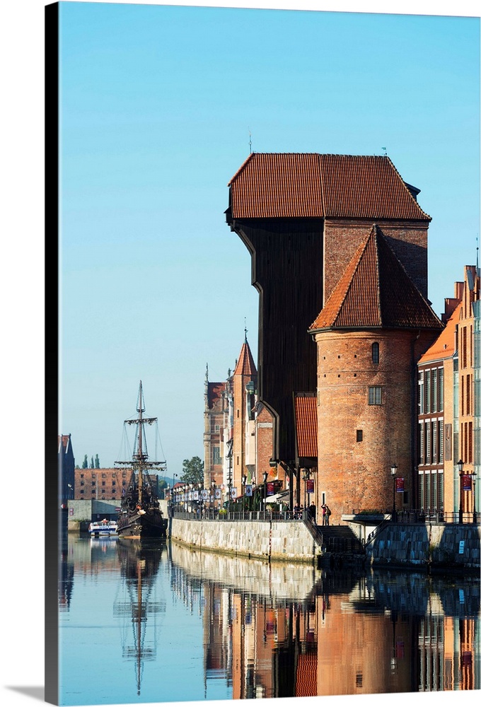 Europe, Poland, Gdansk, canal side houses and Gdansk Crane.