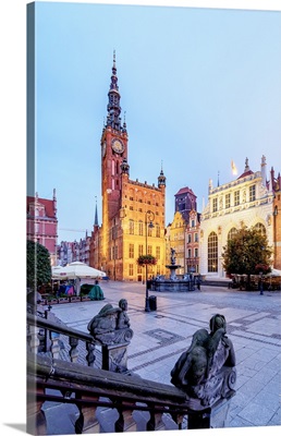 Poland, Gdansk, Old Town, Twilight view of Long Market and City Hall