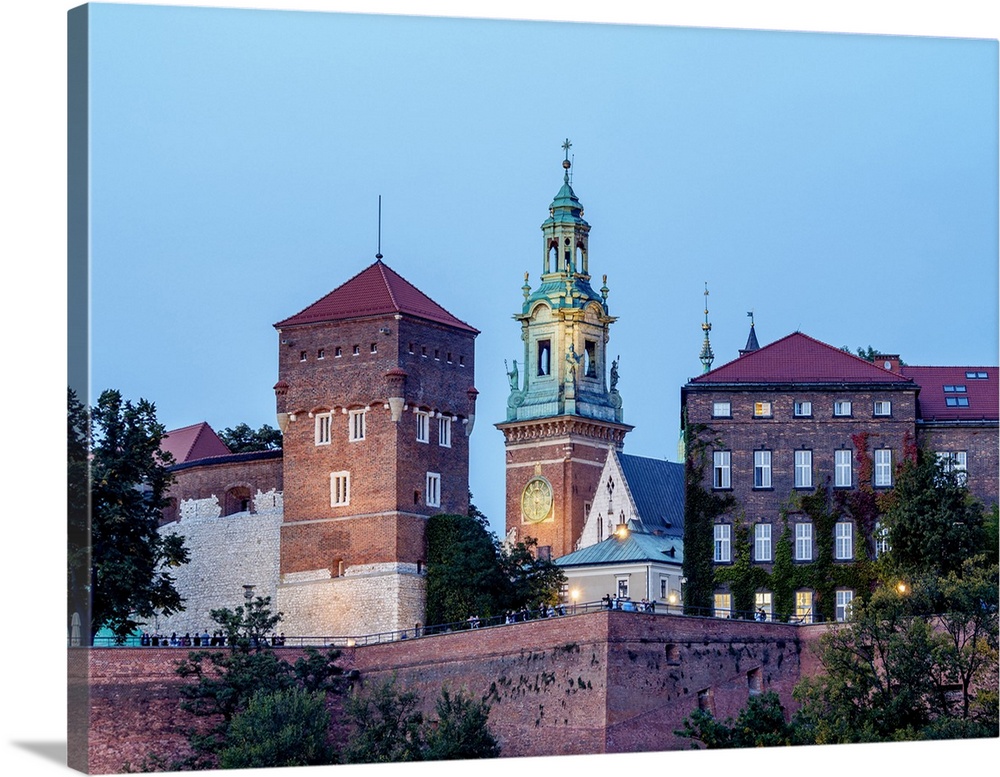 Poland, Lesser Poland Voivodeship, Cracow, Wawel Royal Castle at twilight.