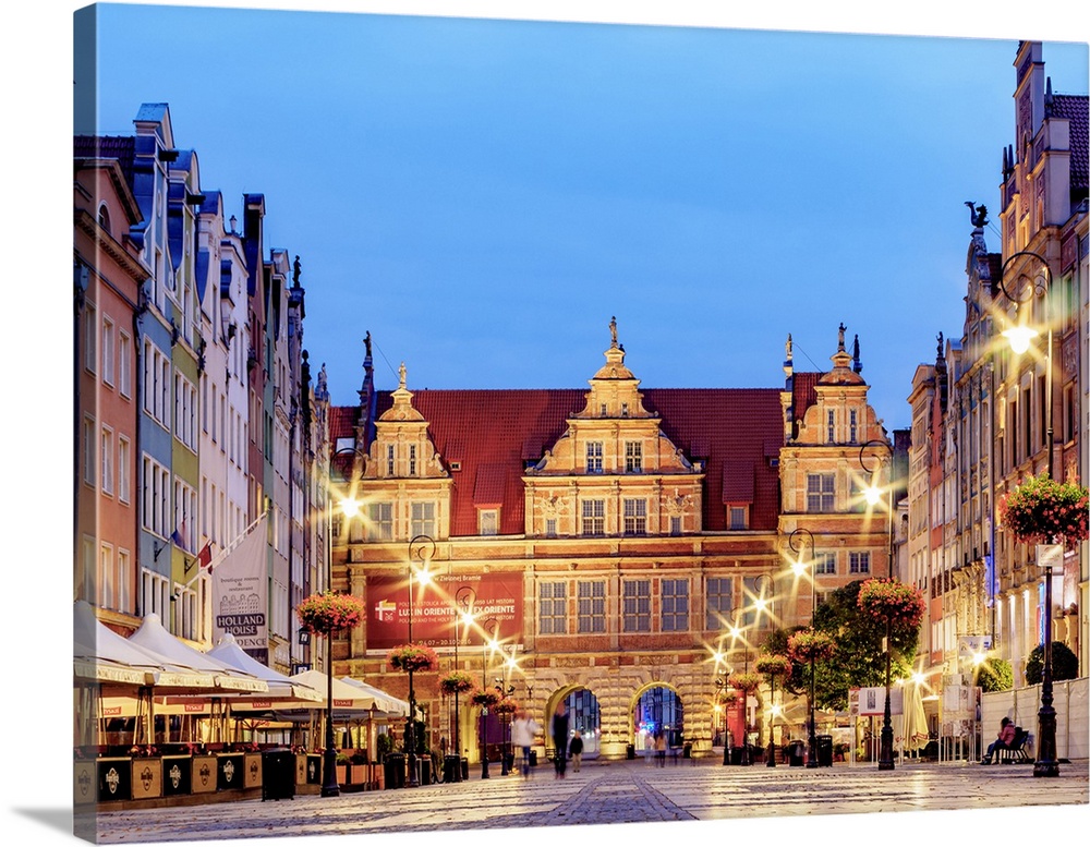 Poland, Pomeranian Voivodeship, Gdansk, Old Town, Long Market and Green Gate at twilight.