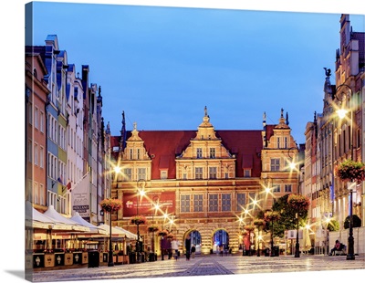 Poland, Pomeranian Voivodeship, Gdansk, Old Town, Long Market and Green Gate at twilight